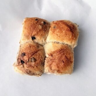 4 Brio cinnamon currant pull apart buns